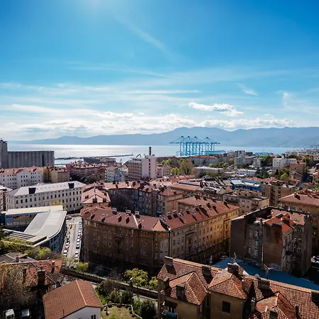 Happy Here * Ριέκα